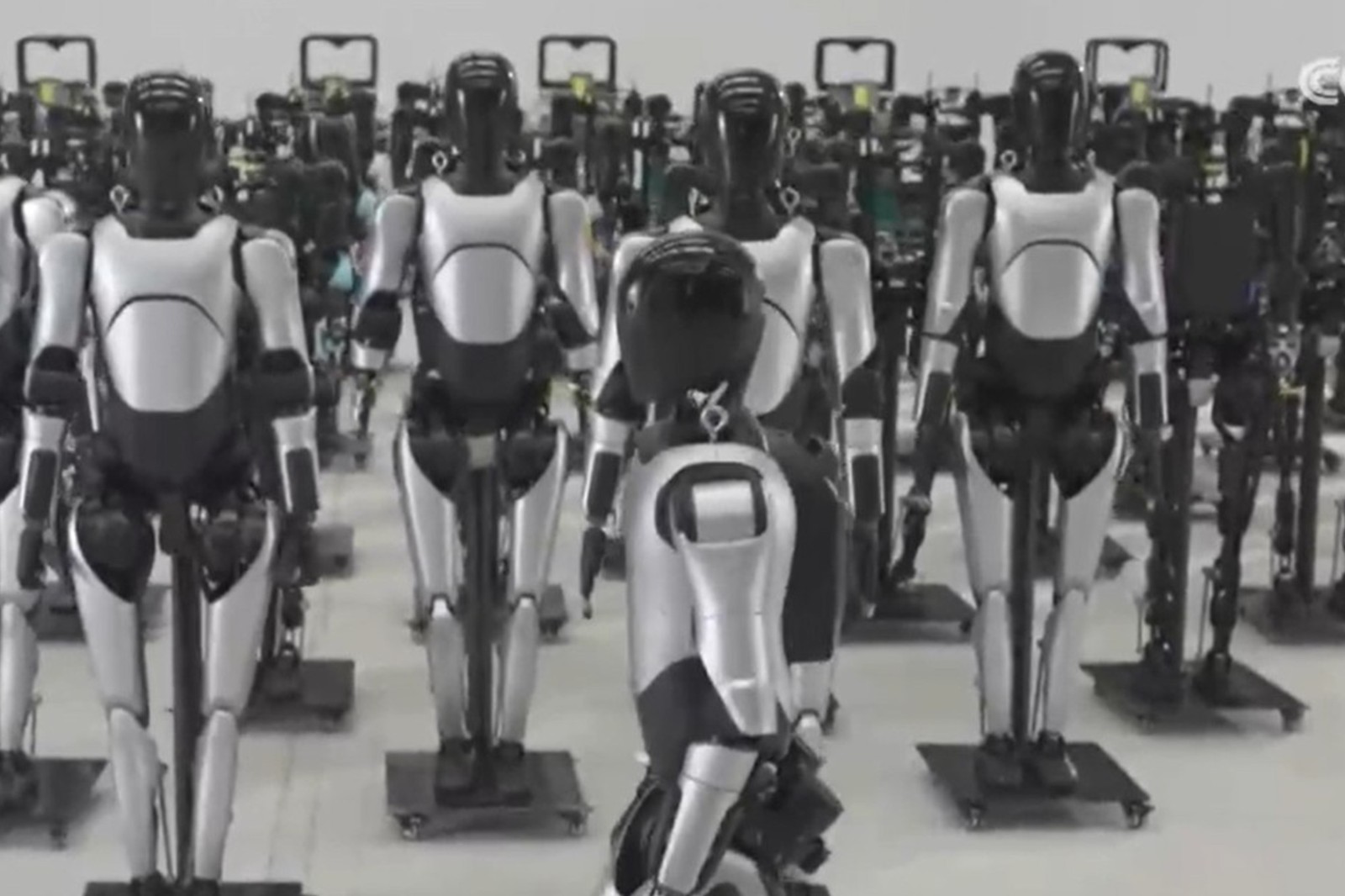 央视报道！揭秘ag凯发旗舰厅机器人量产超级工厂